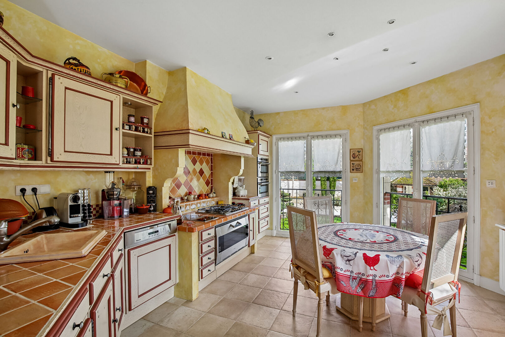 LE VESINET SUD – MAGNIFIQUE PROPRIETE DE 308 M² –  6 CHAMBRES – TERRAIN 1541 M²  – PISCINE – DEPENDANCE AMENAGEE 18 M² –