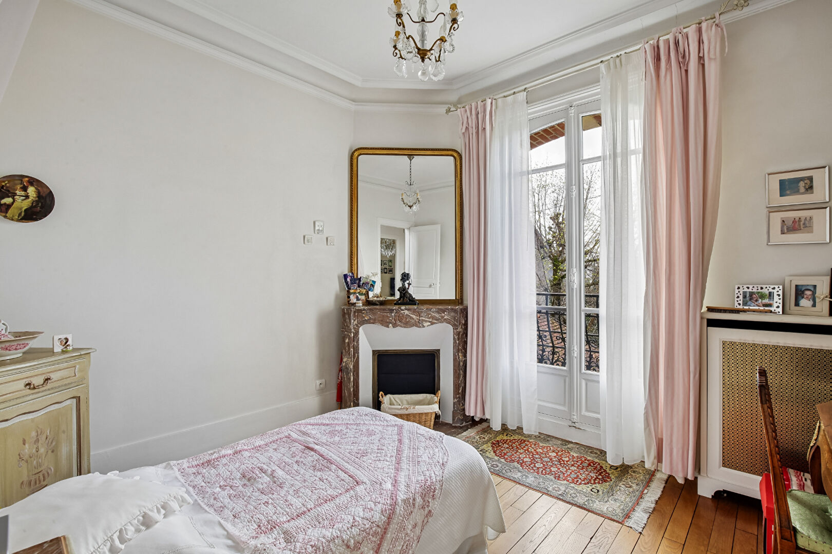 LE VESINET SUD – MAGNIFIQUE PROPRIETE DE 308 M² –  6 CHAMBRES – TERRAIN 1541 M²  – PISCINE – DEPENDANCE AMENAGEE 18 M² –