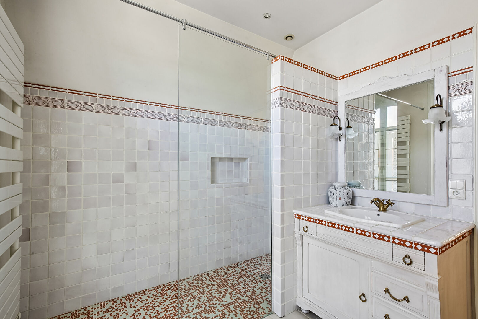 LE VESINET SUD – MAGNIFIQUE PROPRIETE DE 308 M² –  6 CHAMBRES – TERRAIN 1541 M²  – PISCINE – DEPENDANCE AMENAGEE 18 M² –