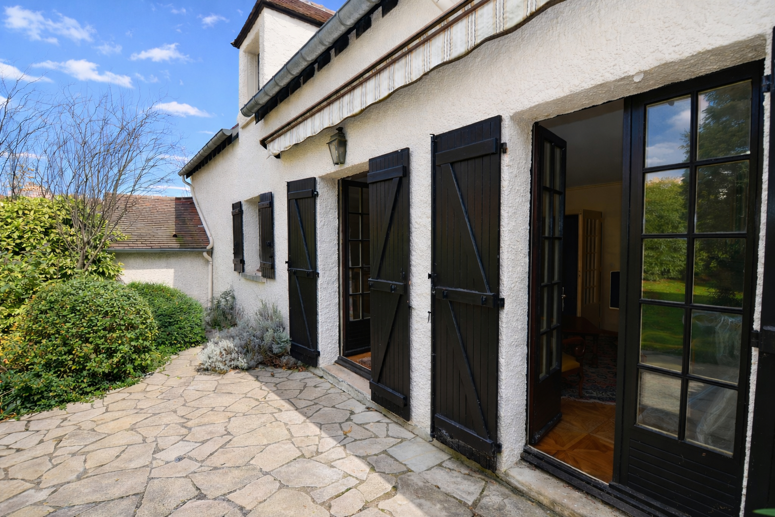 BOUGIVAL – VILLA FAMILIALE -197 M² – 5 CHAMBRES – TERRAIN 1000 M²