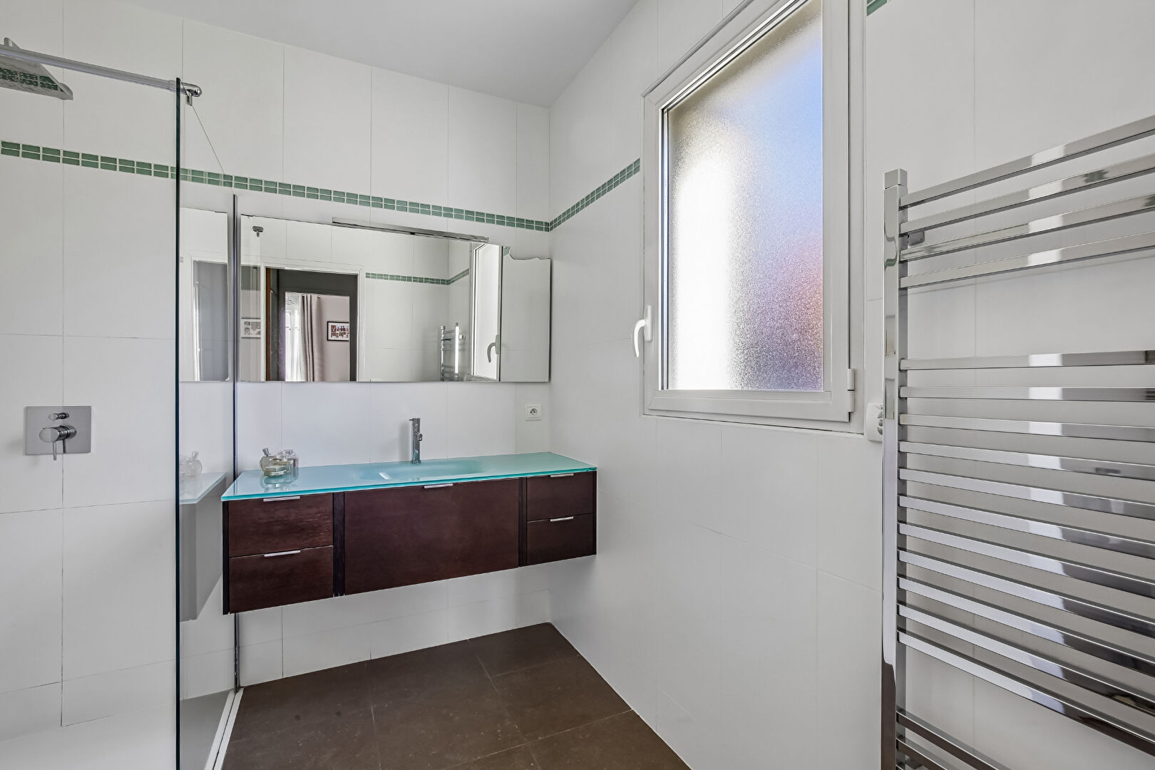 LE VESINET 4 MIN RER, PROPRIETE CONTEMPORAINE 256 M² – TERRAIN 1202 M² – BELLES PRESTATIONS