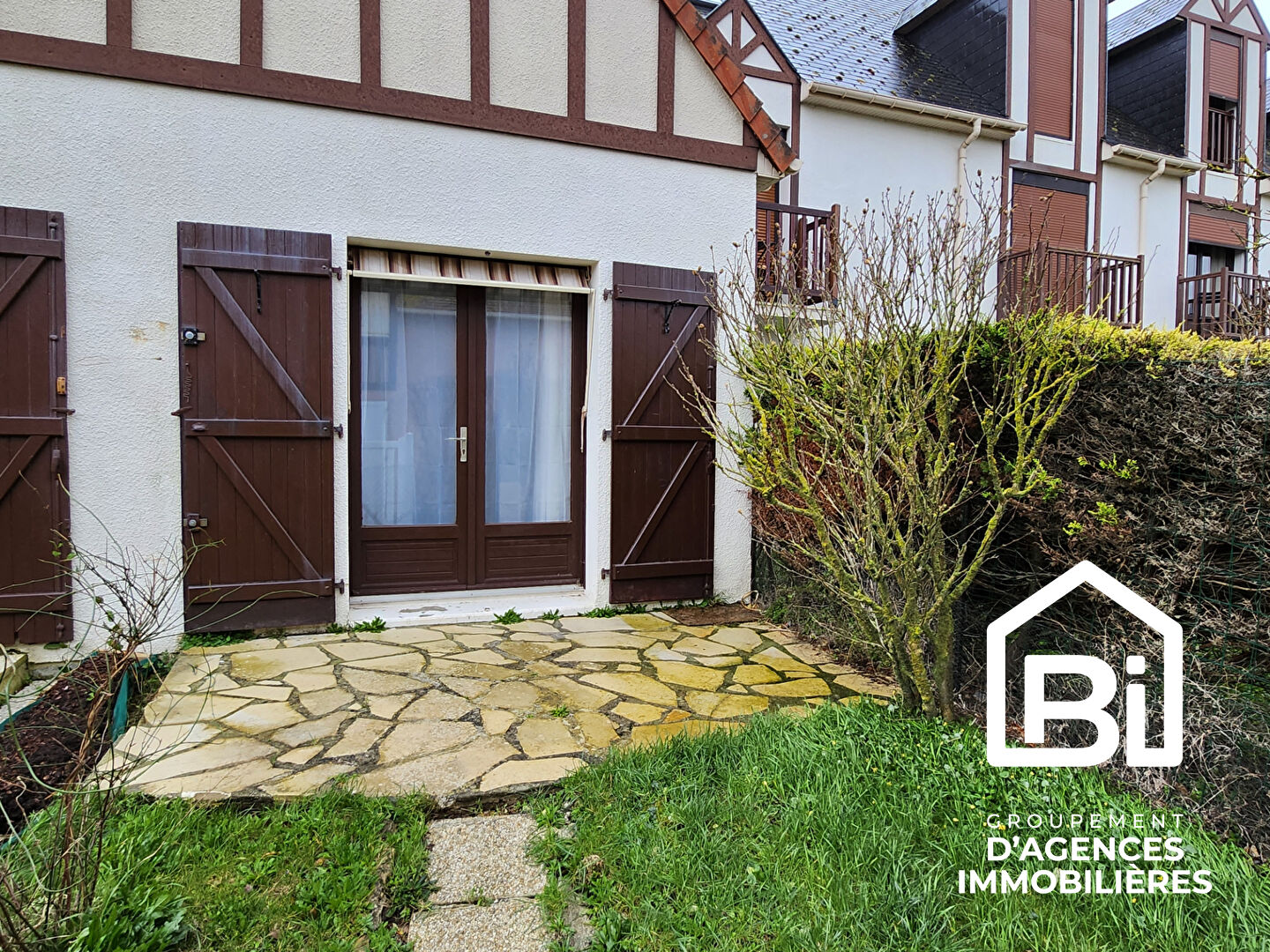 Photo COURSEULLES-SUR-MER / Studio meublé 16,65m² image 1/5