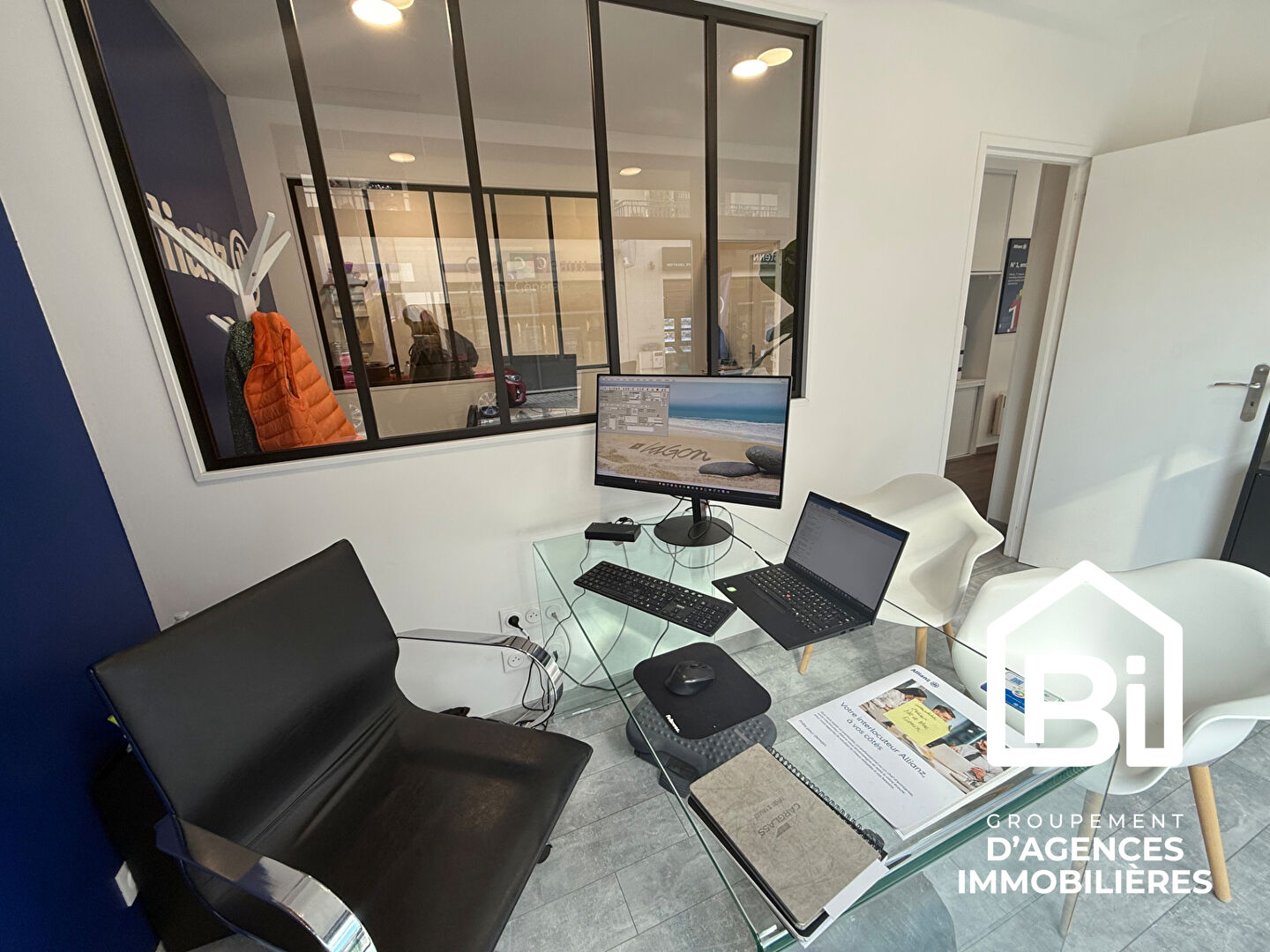 Photo Local commerciale 22.75m² image 3/5