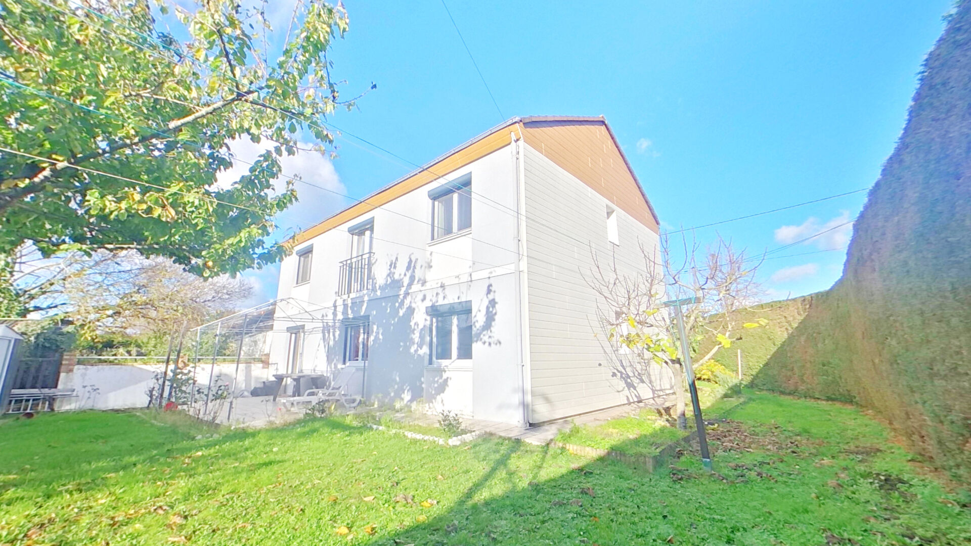 SAINT-SEBASTIEN SUR LOIRE - MAISON 8 PIECES 120 M2