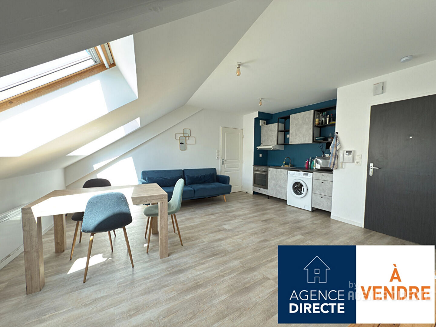 Nantes St Clément , Type 2 en dernier étage avec ascenseur libre de locataire !