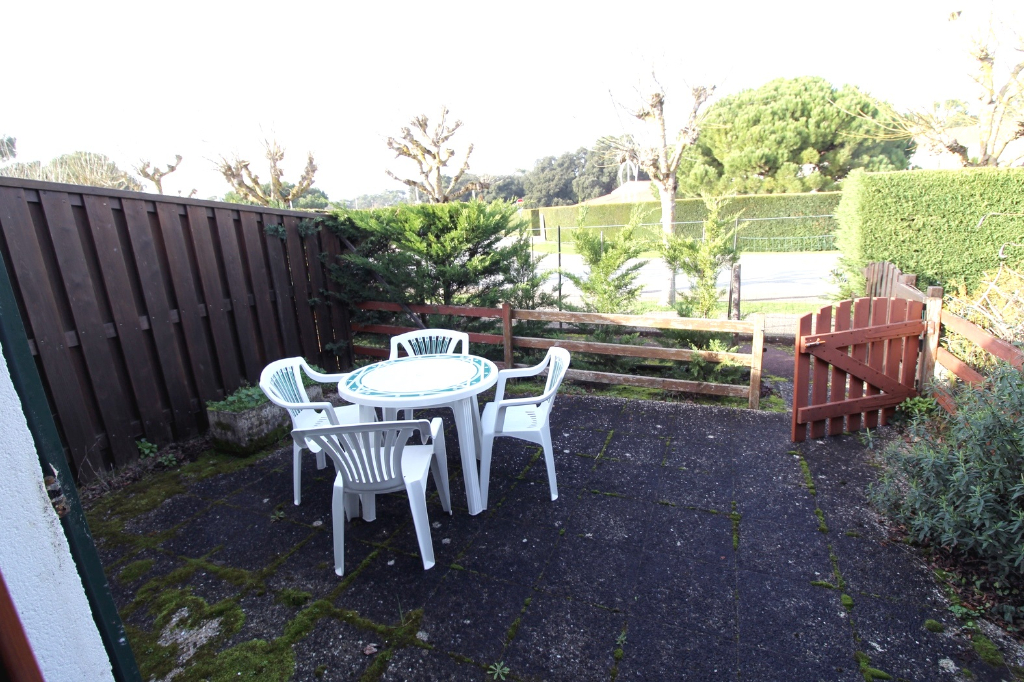 logement mitoyen dans residence avec piscine