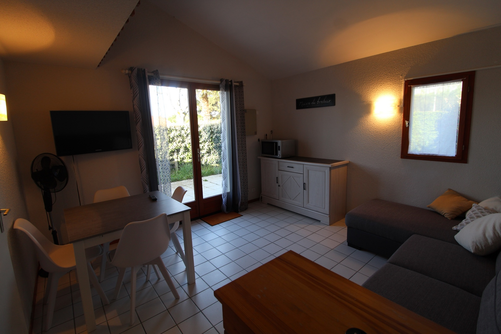 Photo LOGEMENT DANS UNE RESIDENCE AVEC PISCINE ET TENNIS image 2/6