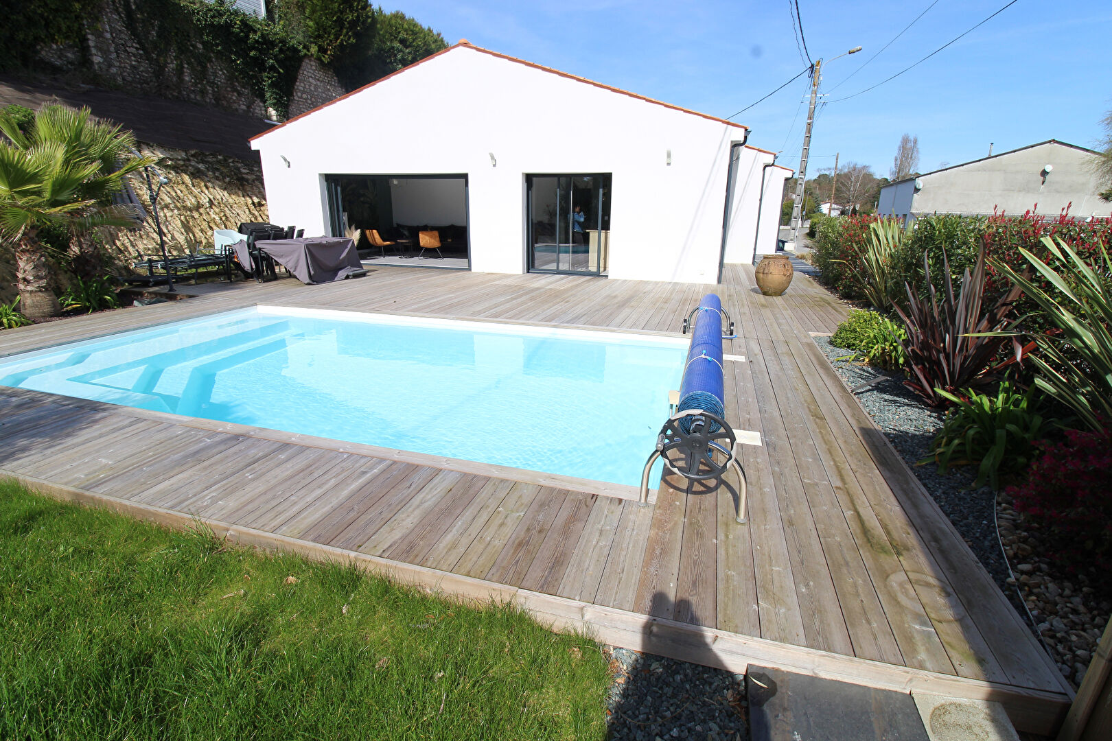 MAISON NEUVE AVEC PISCINE PRIVEE