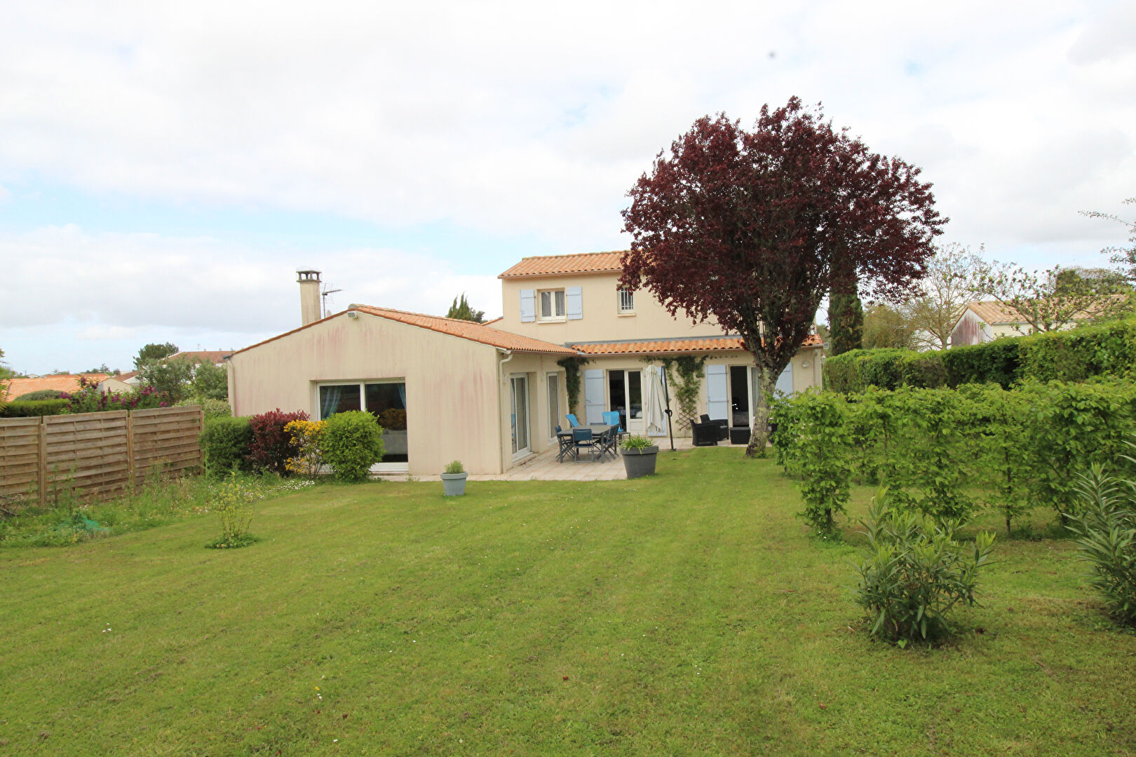 GRANDE VILLA AU CALME