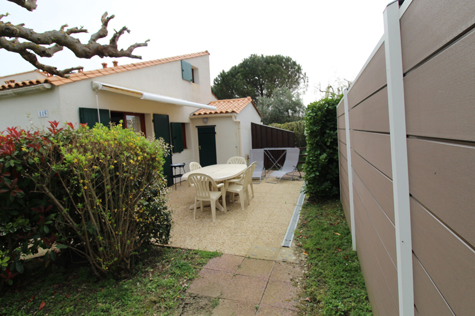Photo LOGEMENT DANS RESIDENCE AVEC PISCINE image 1/6