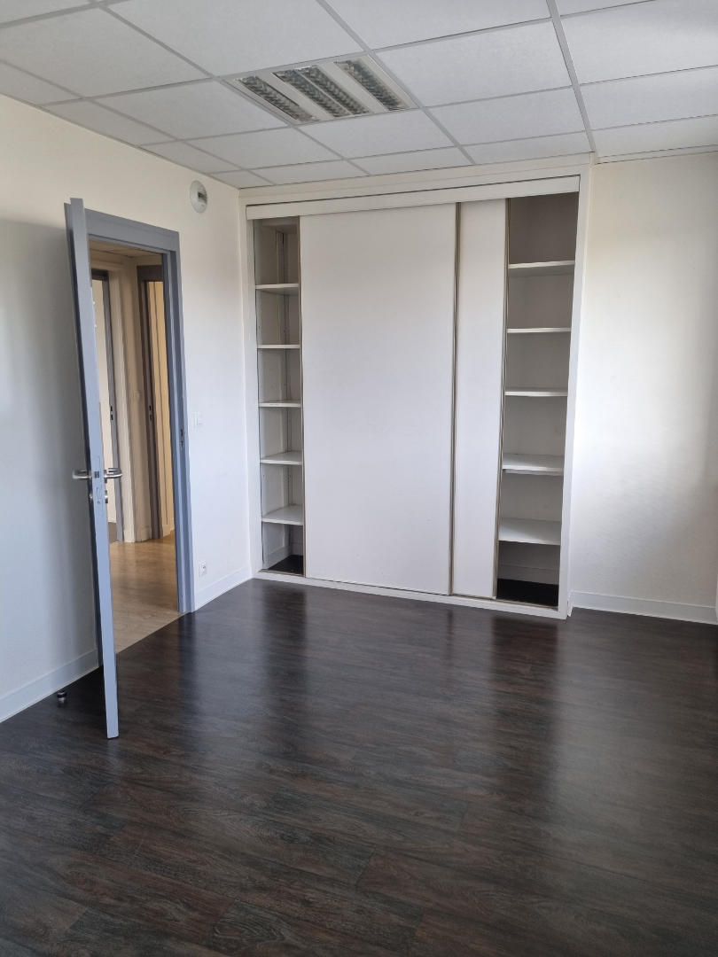 Agrandir la photo Bureaux à louer - 200.0 m2 - 14 - Calvados