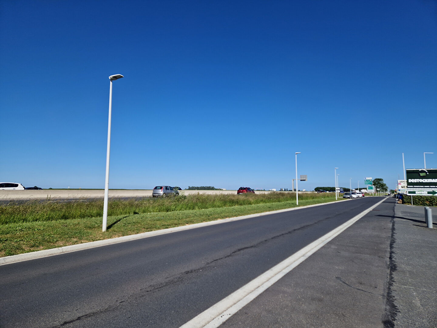 Local commercial à louer - 1400.0 m2 - 14 - Calvados