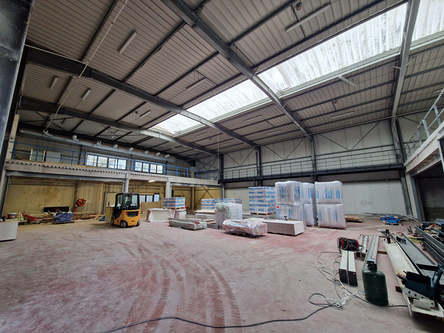 Local d'activité à louer - 935.0 m2 - 14 - Calvados