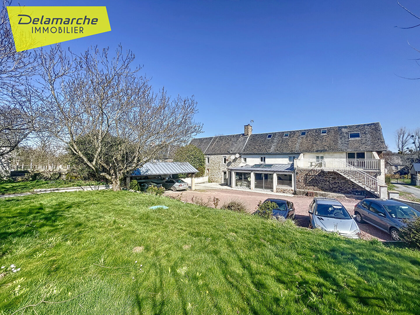 Maison Bricqueville Sur Mer  11 pièces avec 2 gites et chambre d'hôte