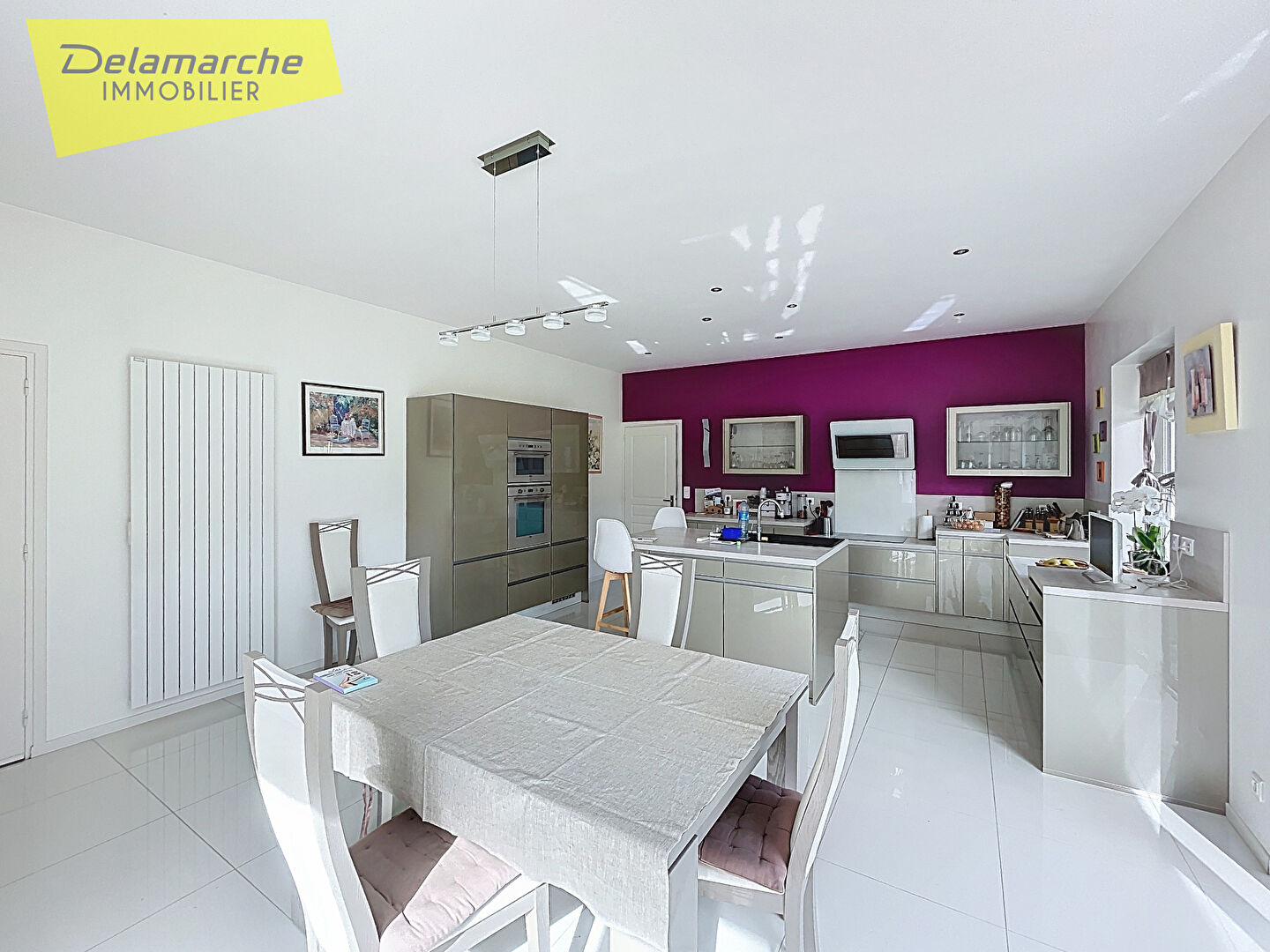 Photo ISIGNY LE BUAT (50540) Propriété  à vendre 9 pièces, 5 chambres  avec dépendances et terrain d'env. 1ha5 image 2/6