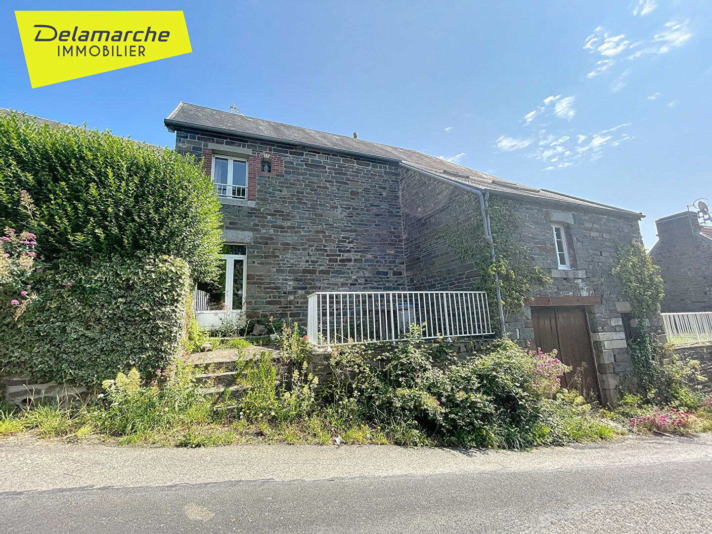 Photo A vendre maison atypique à Beauchamps avec 7 pièces, dépendance et jardin image 2/6