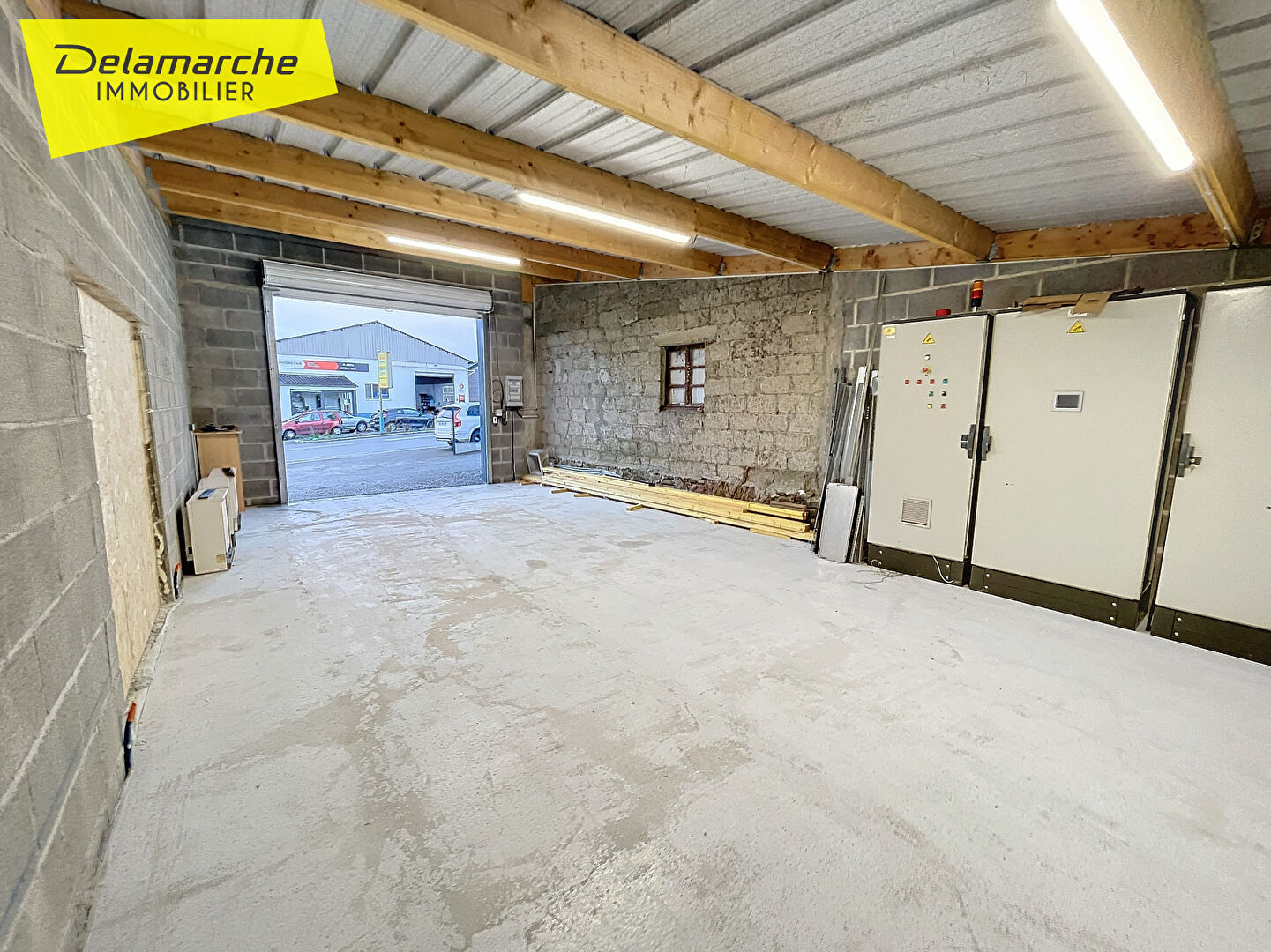 Photo Garage de 57m2, sur axe routier fréquenté image 3/5