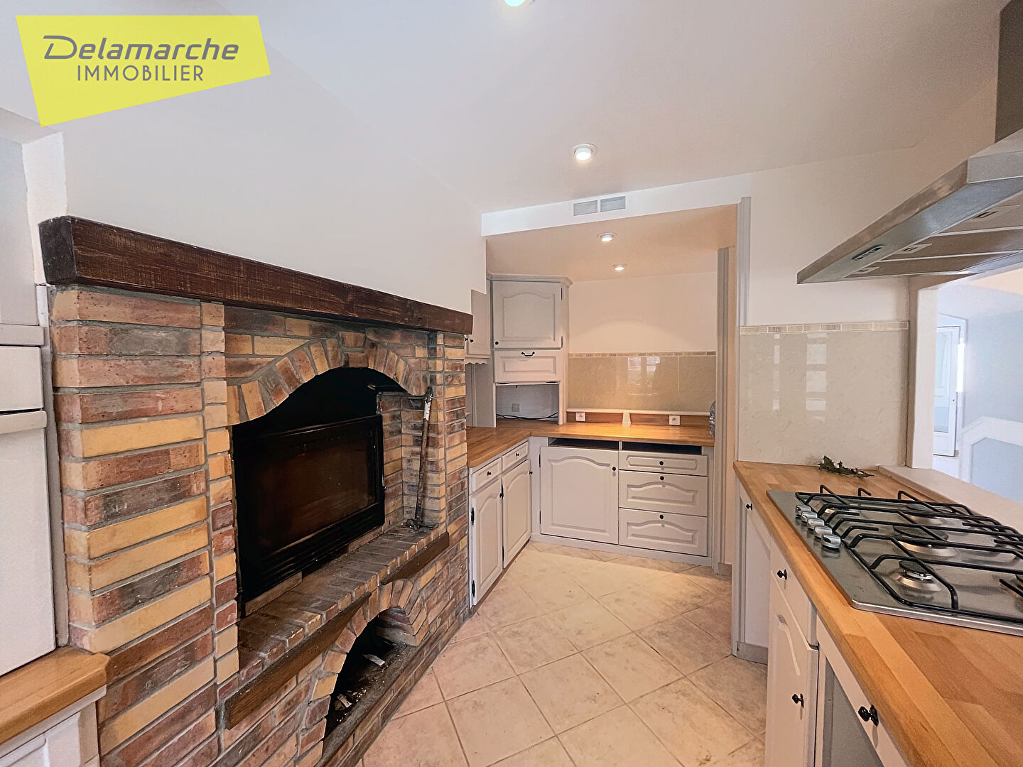 Photo 10 min  VILLEDIEU LES POELES  (50800) maison à vendre 7 pièces avec dépendances et piscine sur env. 1550m² de terrain image 2/6