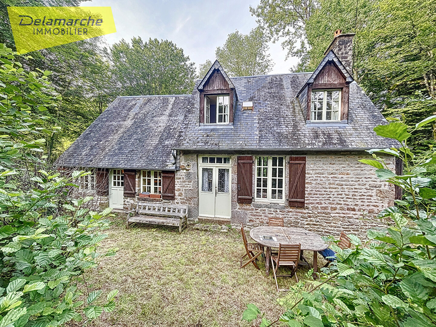 Photo EXCLUSIVITE Sourdeval (50150)ancien Moulin rénové en pleine nature 5 pièces  sur env. 1ha de terrain boisé. image 2/6