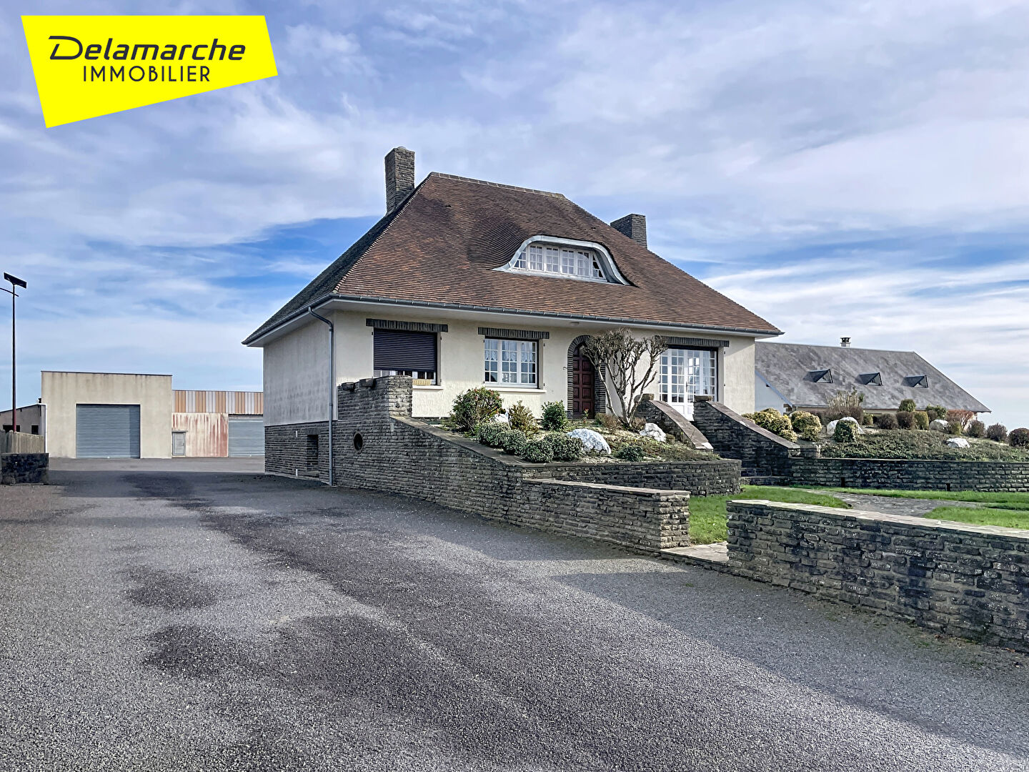 A VENDRE : Maison de bourg à Fleury avec grande dépendance