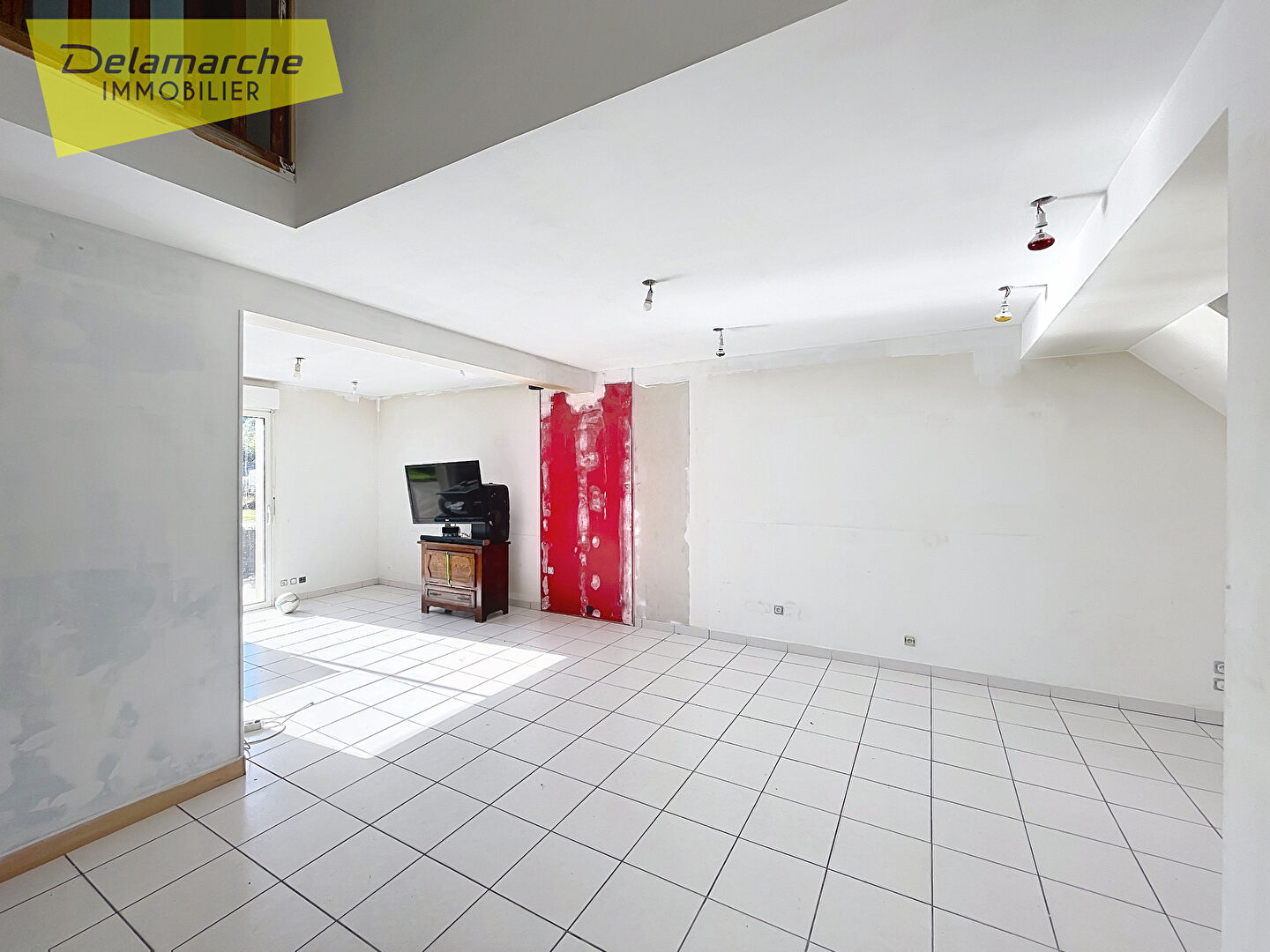 Photo EXCLUSIVITE  à vendre à  Ducey Les Cheris (50220)  pavillon 5 pièces avec double garage et terrain 'd'env. 1500m² image 2/6