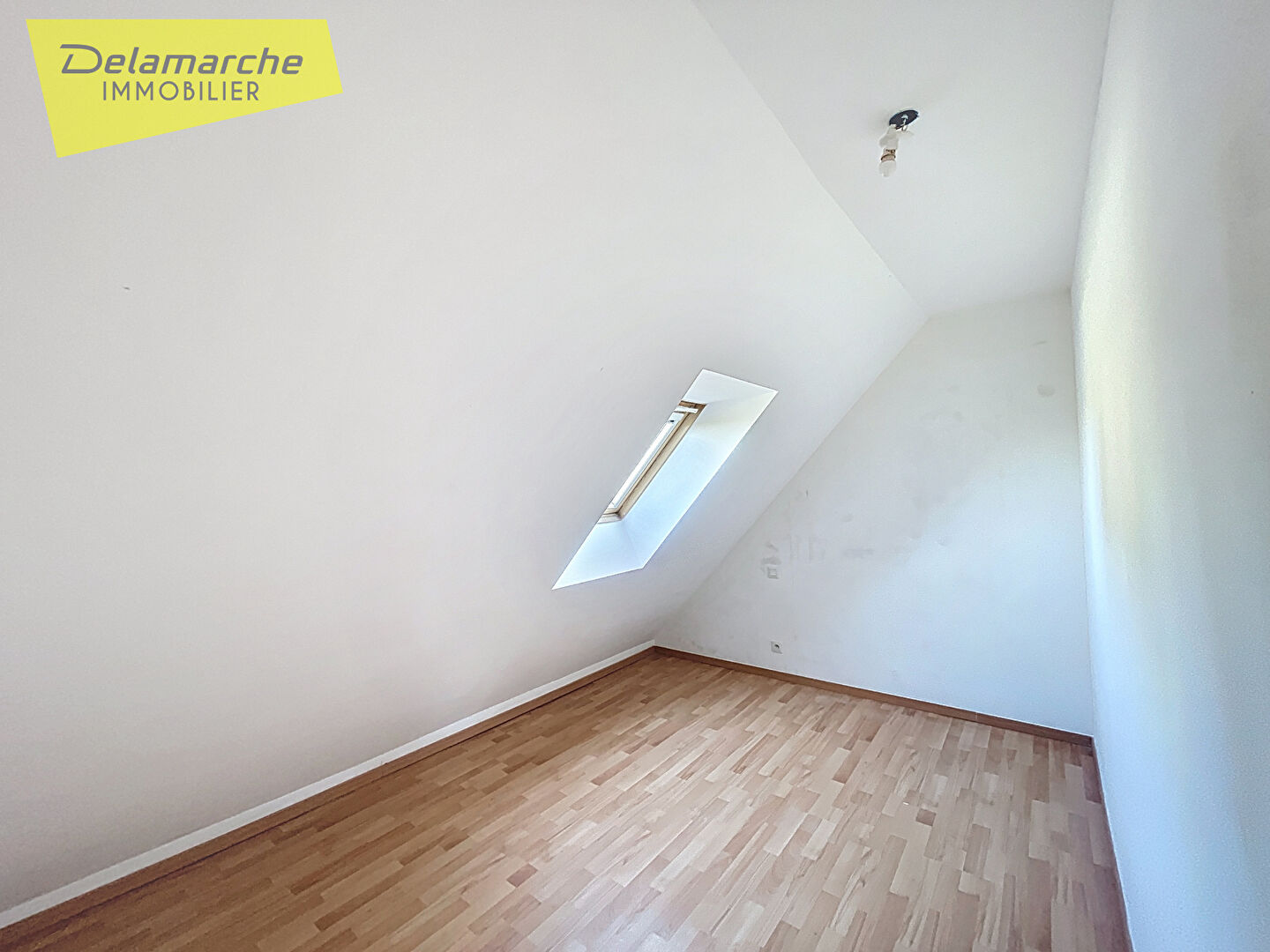 Photo EXCLUSIVITE  à vendre à  Ducey Les Cheris (50220)  pavillon 5 pièces avec double garage et terrain 'd'env. 1500m² image 6/6