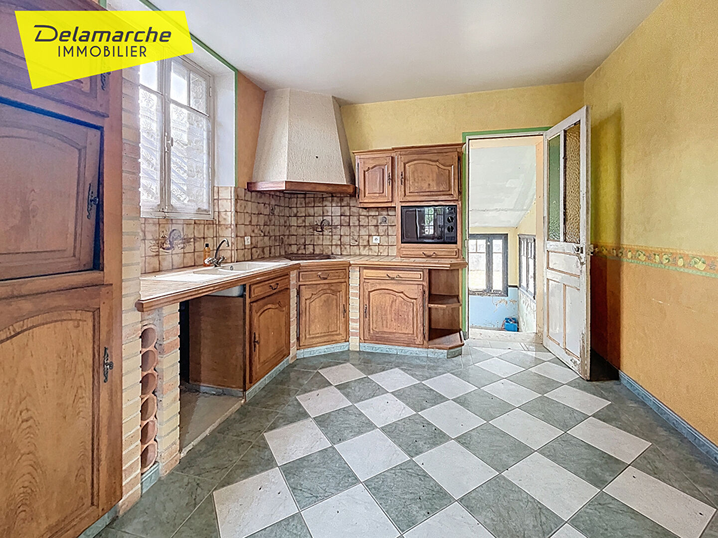 A vendre maison de bourg La Haye Pesnel avec grand garage et jardin