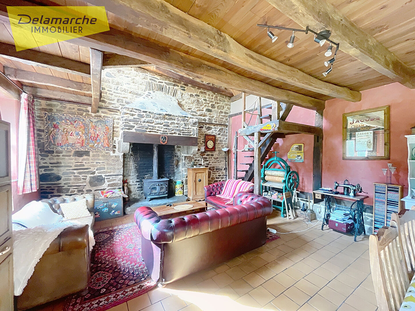 Photo Ensemble immobilier  maison et gîte  beau potentiel locatif  dépendance et terrain d'env. 6280m². image 2/6