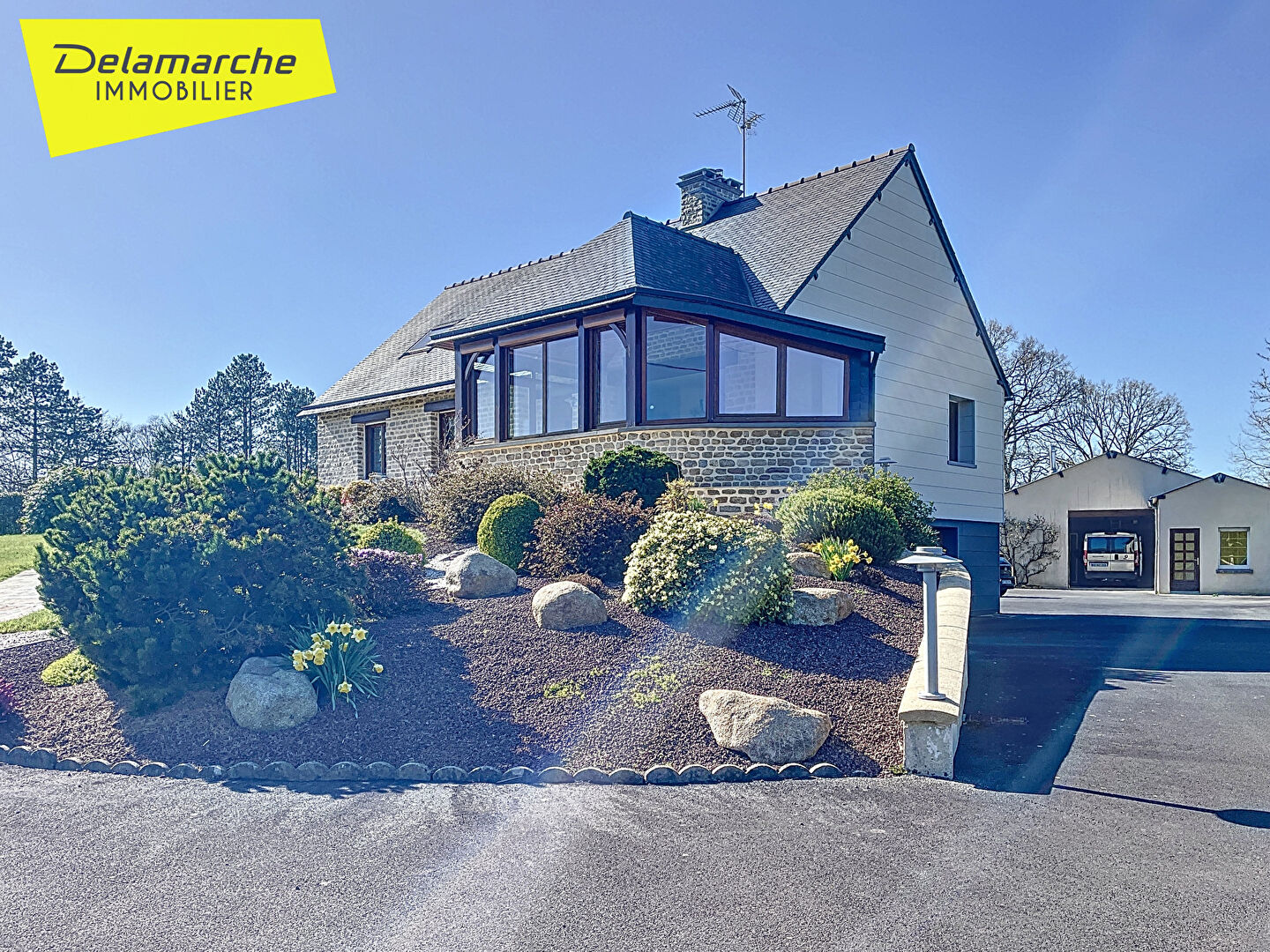 Photo A vendre maison La Lande D'airou avec sous-sol et grand garage image 1/6