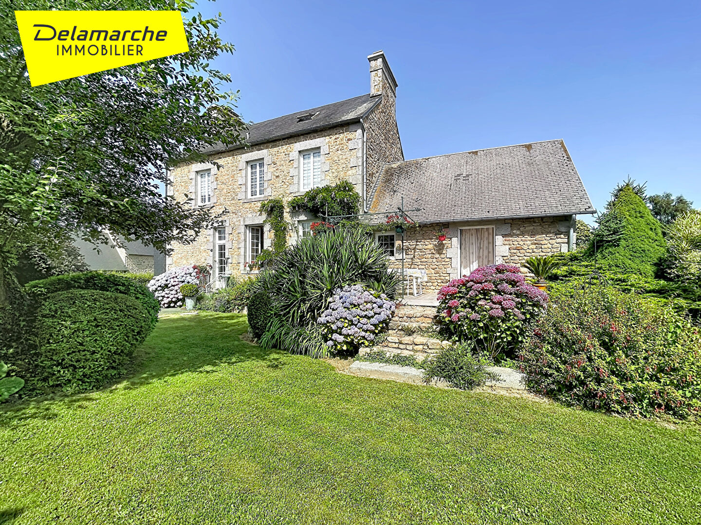 EXCLUSIVITE maison à vendre à  Le Grippon (50530) 4 chambres , dépendances et terrain