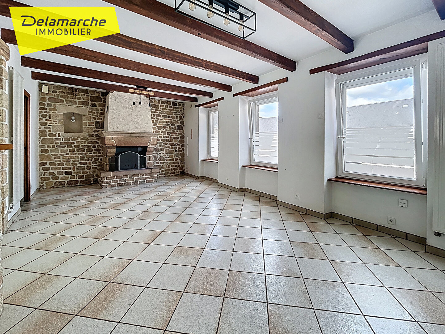 Photo A vendre maison en pierre avec terrasse, cour et garages dans le bourg de Sartilly image 3/6