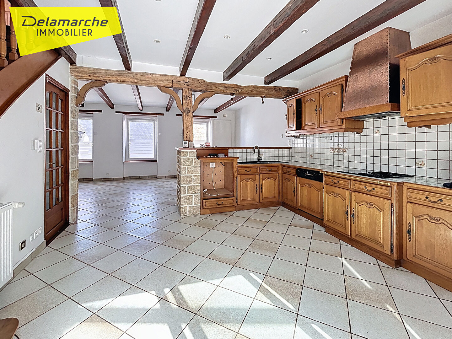 Photo A vendre maison en pierre avec terrasse, cour et garages dans le bourg de Sartilly image 4/6