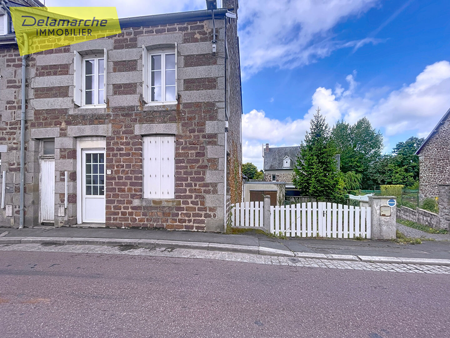 Agence immobilière de 
 Delamarche Immobilier - Delamarche Immobilier - La Haye Pesnel 
