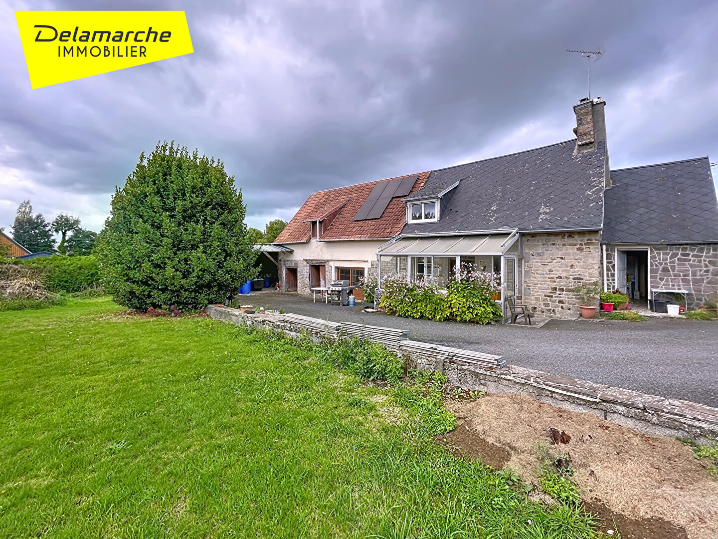 A vendre maison 3 pièces  , dépendances et terrain d'env. 1640m² à  La Colombe (50800)