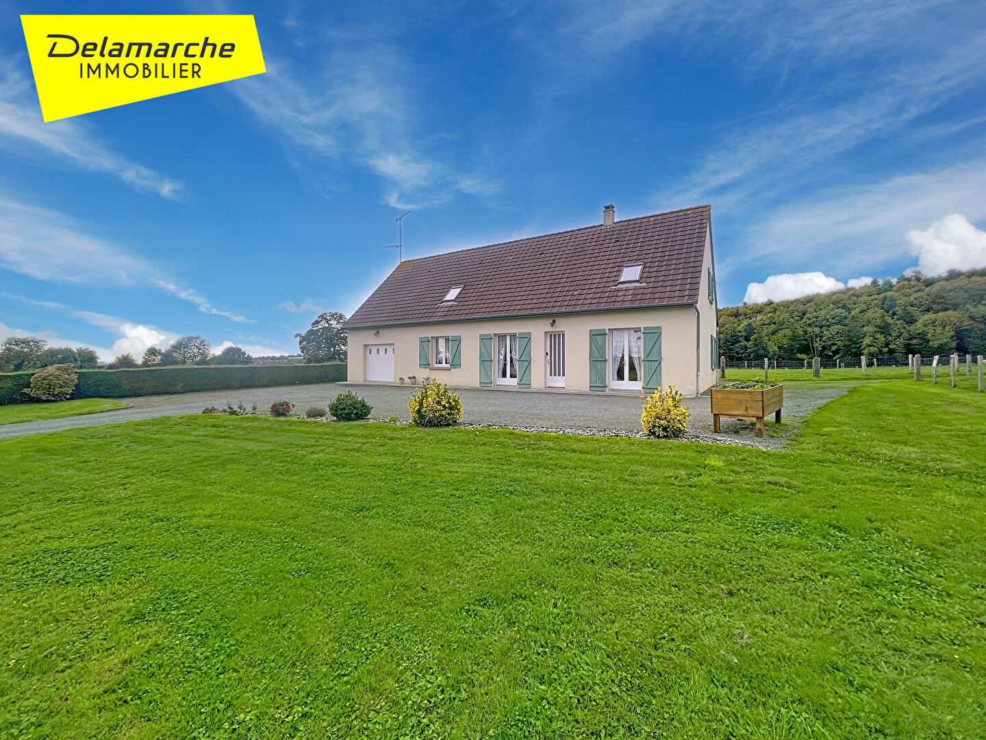 EXCLUSIVITE Maison plain pied  3 chambres, combles aménageables à vendre à Isigny Le Buat (50540 sur un terrain d'env. 3000m²