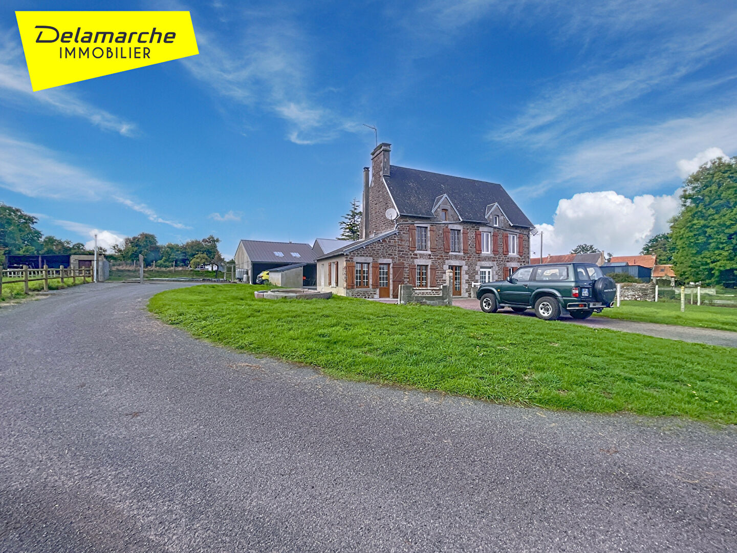 Photo Une ancienne maison mitoyenne 6 pièces avec ses dépendances image 1/6