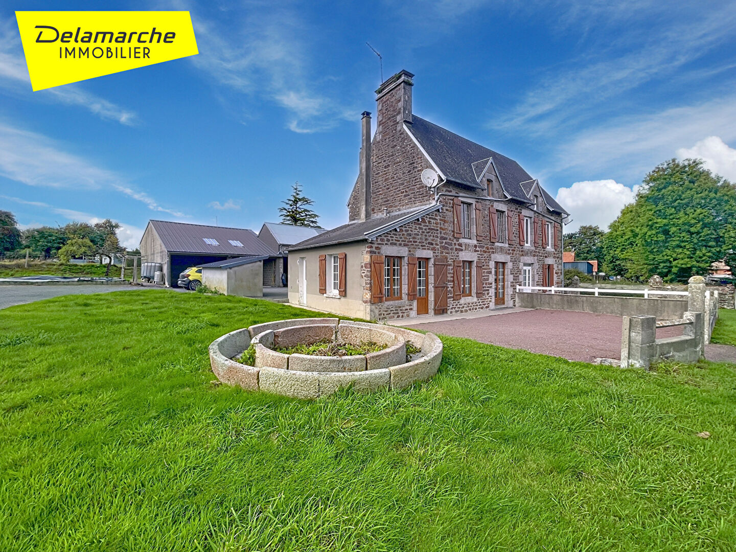 Photo Une ancienne maison mitoyenne 6 pièces avec ses dépendances image 2/6