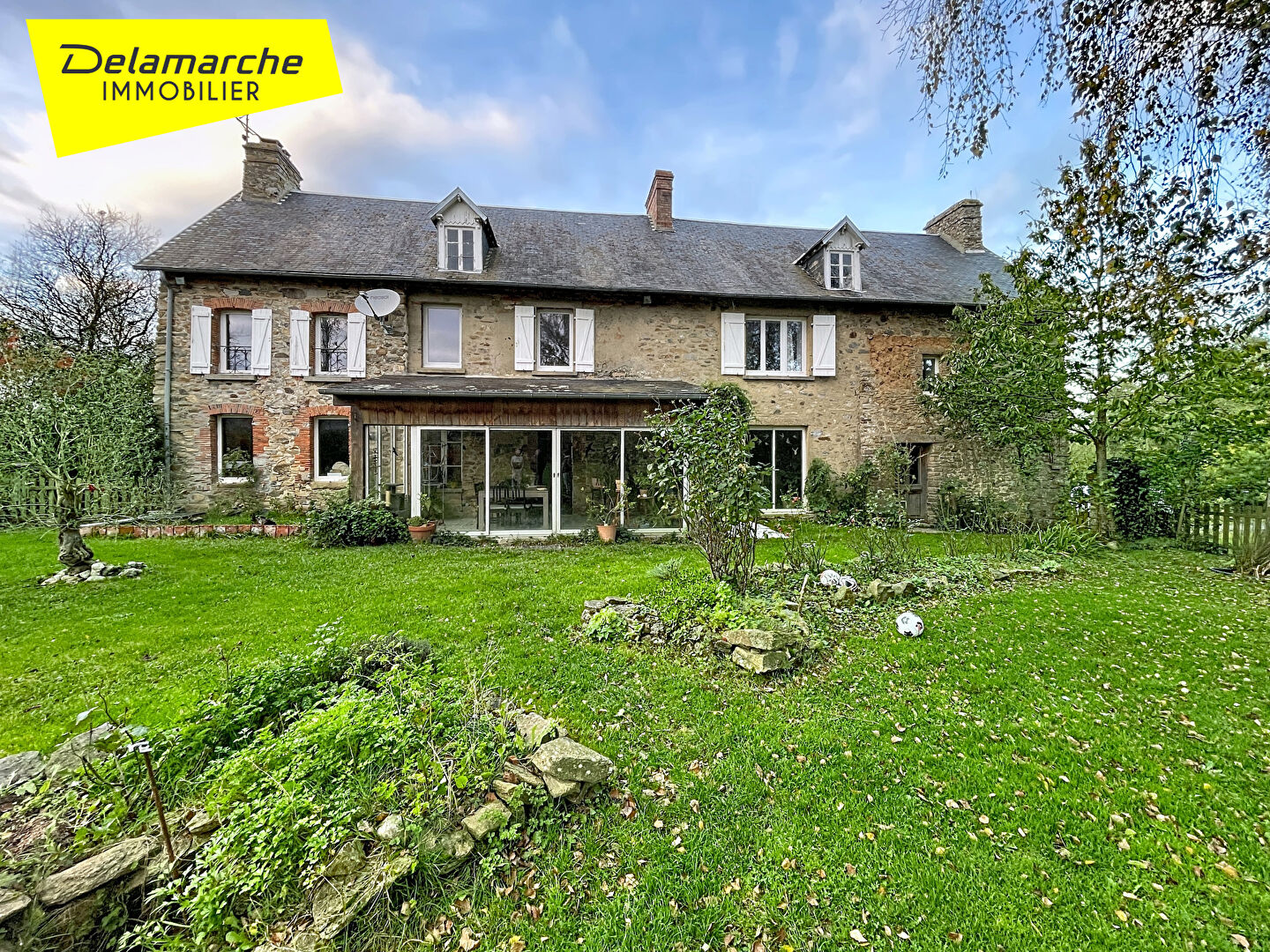 A VENDRE PROPRIÉTÉ DE CHARME EN PIERRE  208 m² 9 pièces  MARIGNY-LE-LOZON