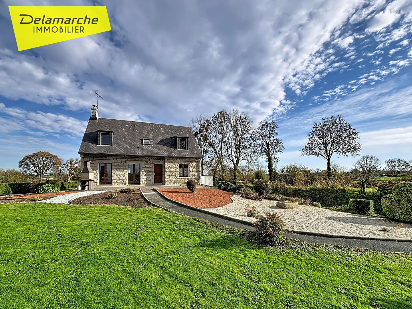 Maison à 5km de La Haye Pesnel  5 chambres