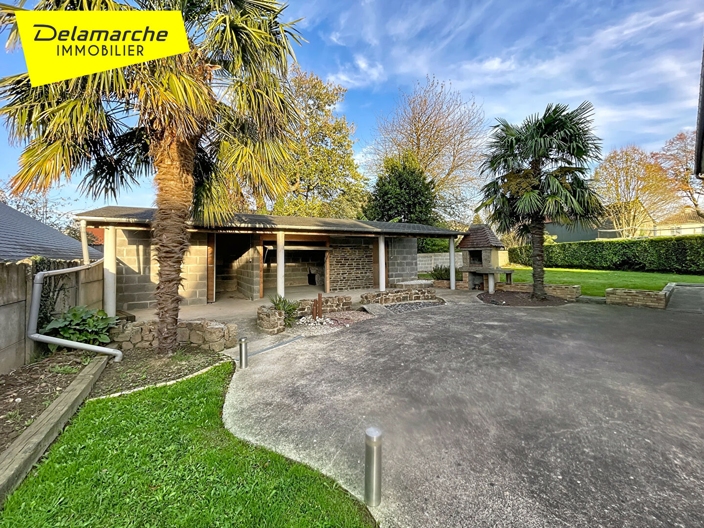 Photo EXCLUSIVITE à vendre  maison sur sous-sol  6 pièces 4 chambres  terrain et dépendance à Saint Hilaire Du Harcouet (50600) image 2/6