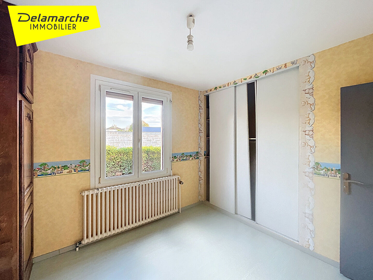 Photo EXCLUSIVITE à vendre  maison sur sous-sol  6 pièces 4 chambres  terrain et dépendance à Saint Hilaire Du Harcouet (50600) image 4/6