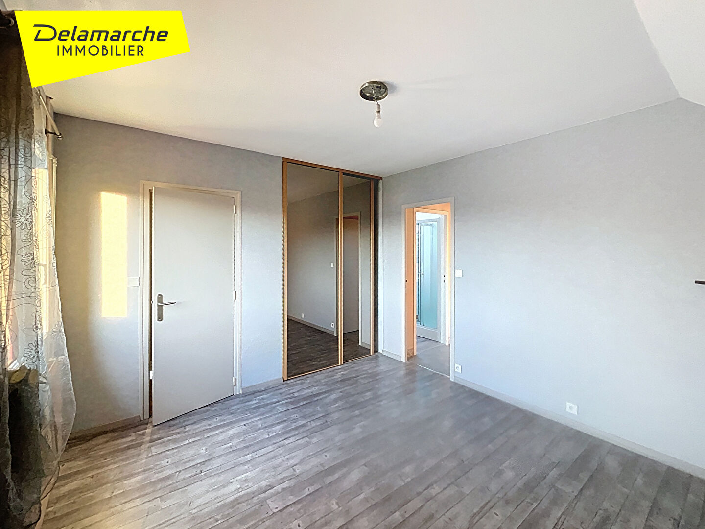 Photo EXCLUSIVITE à vendre  maison sur sous-sol  6 pièces 4 chambres  terrain et dépendance à Saint Hilaire Du Harcouet (50600) image 5/6