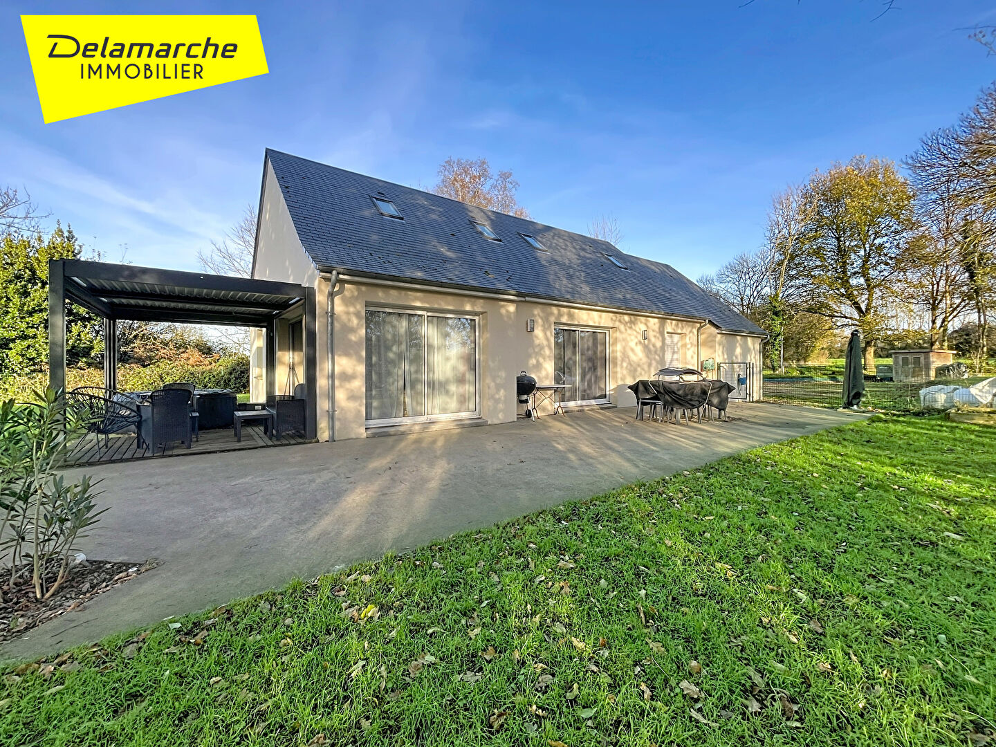 A vendre maison Saint Planchers d'environ 143 m2 avec vie de plain pied