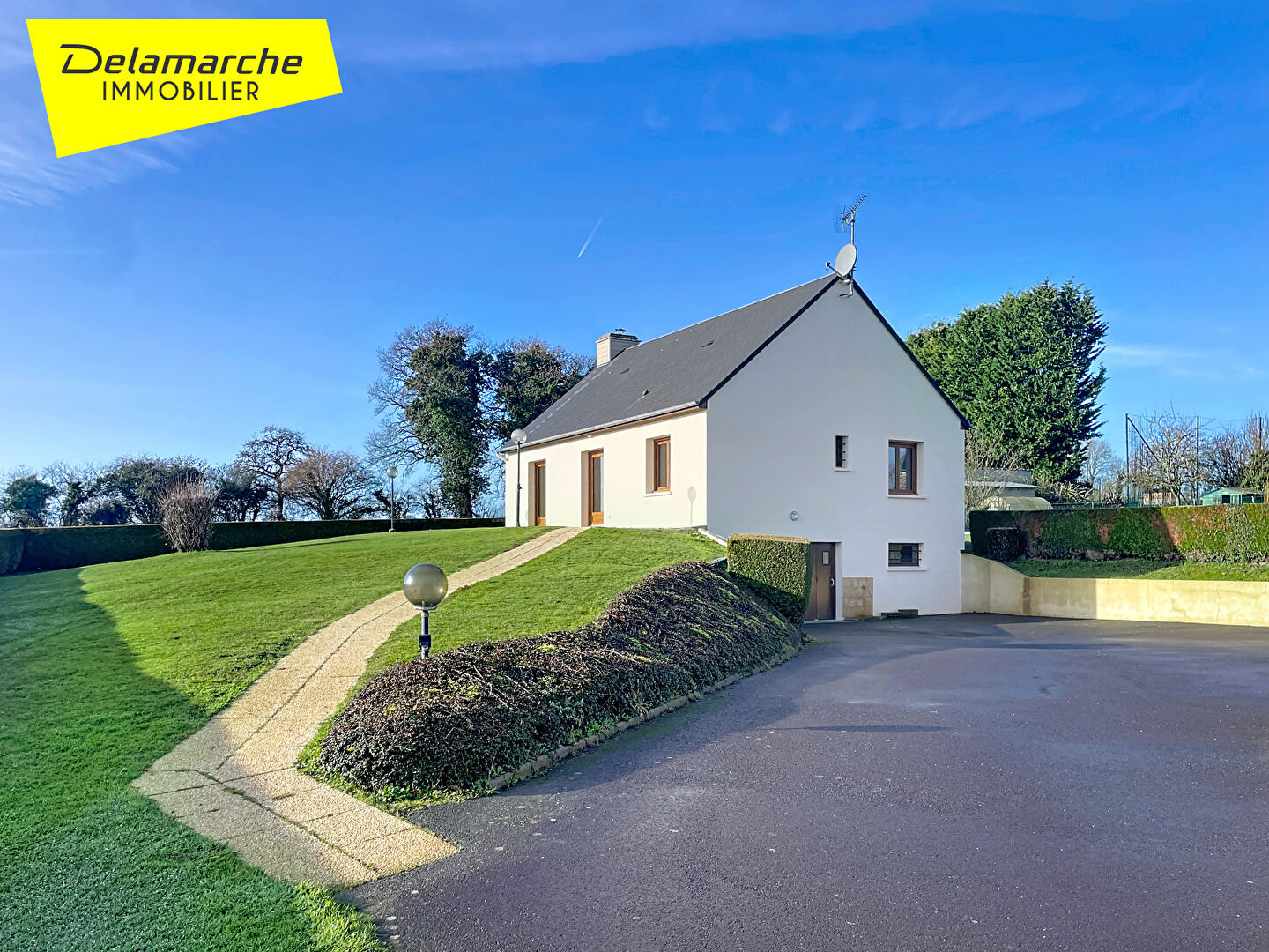 Photo A VENDRE : Pavillon de plain pied avec ascenseur proche commodités image 1/6