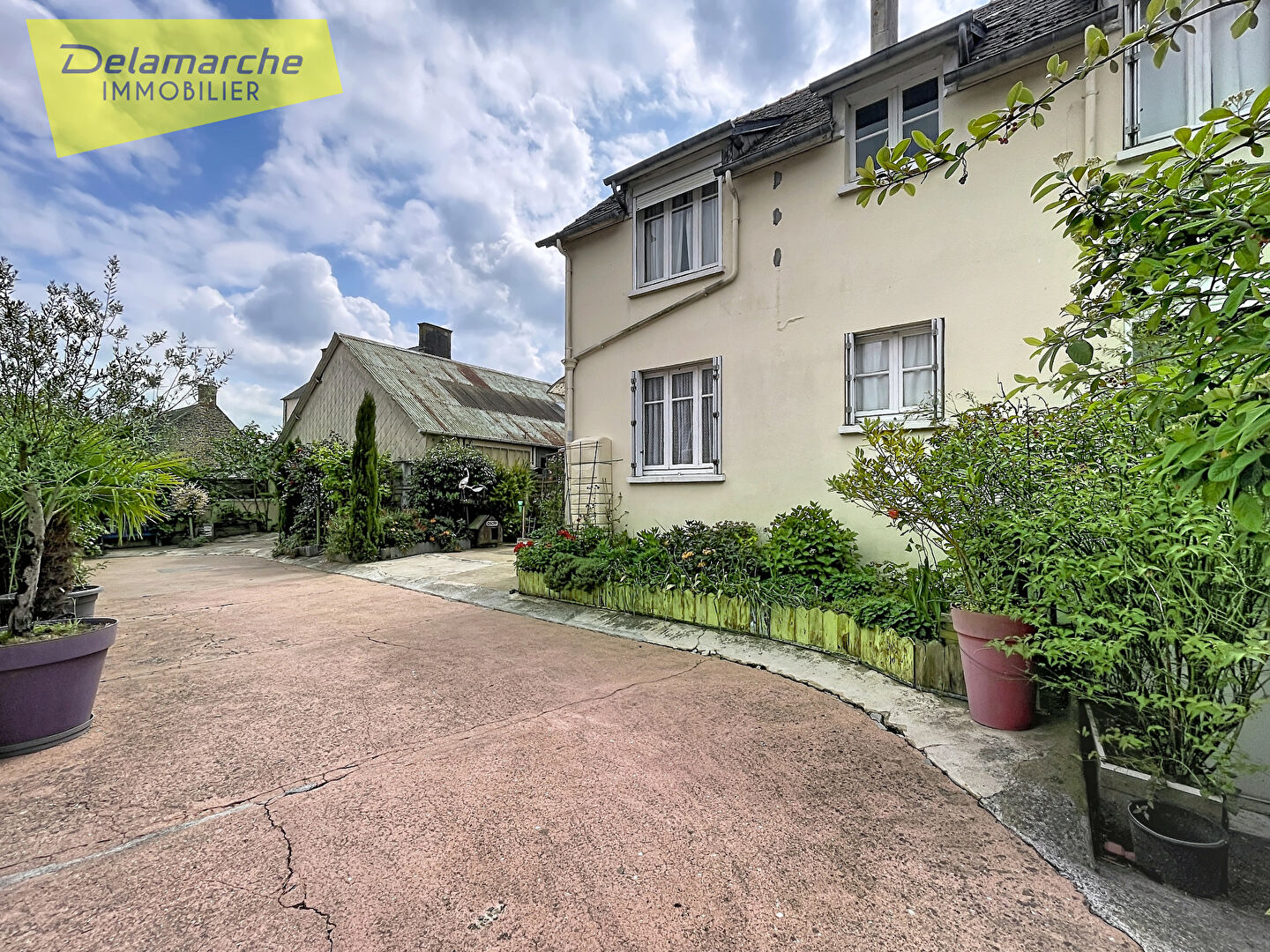 Agence immobilière de 
 Delamarche Immobilier - Delamarche Immobilier - La Haye Pesnel 
