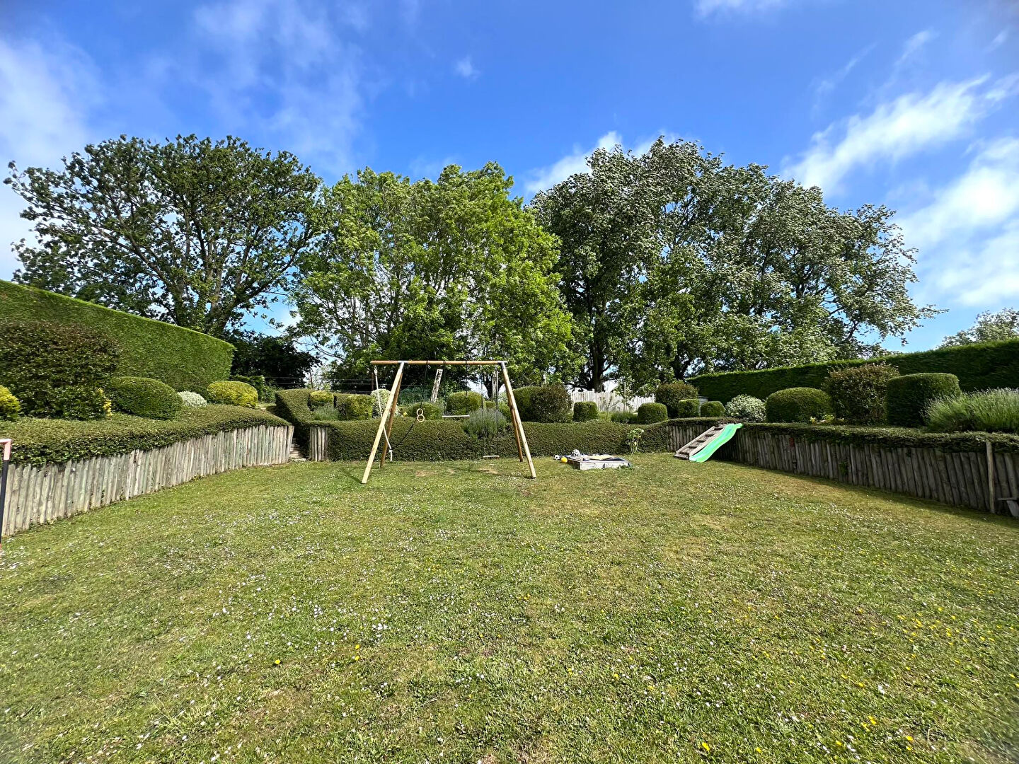 Maison familiale, Semi plain pied 5 chambres  /  Proche gare / Jardin