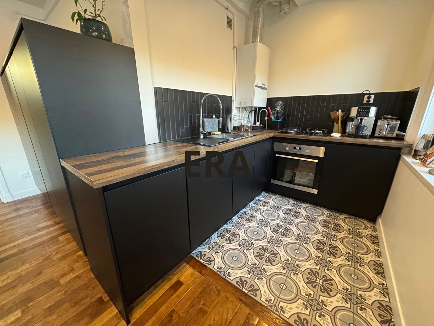 Photo Appartement 2 chambres coup de coeur sur CALAIS NORD / + possibilité de créer un 2ème logement / cave et garage image 2/3