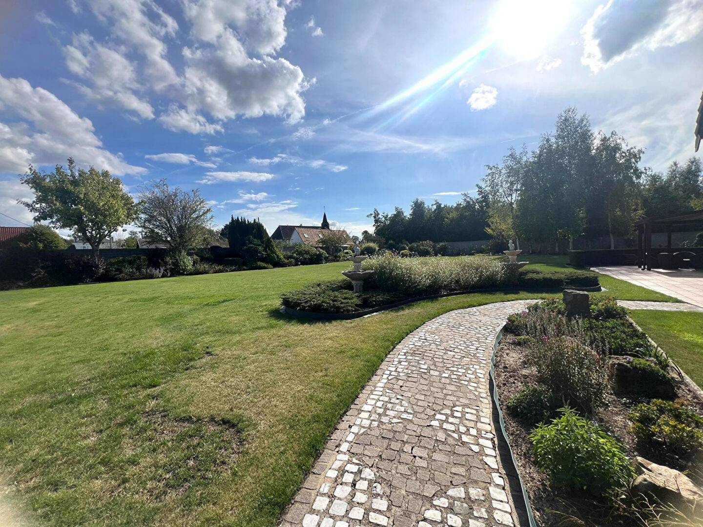 Photo Demeure 300m2 /  3000m² terrain / Garage double image 1/6