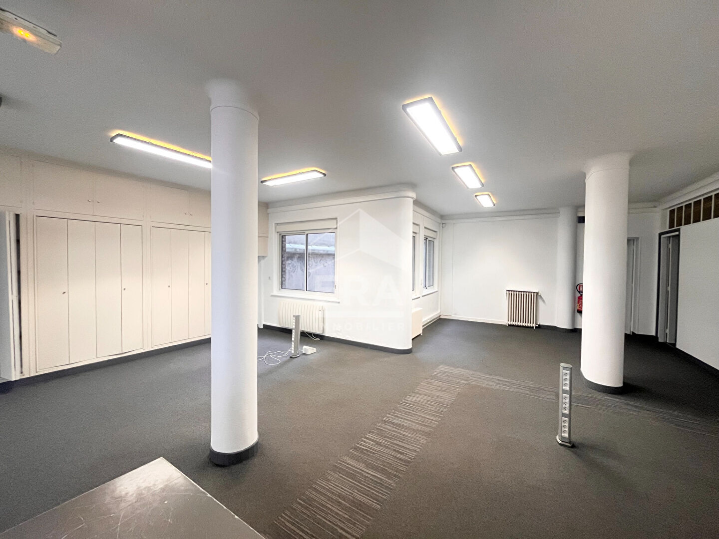 Photo A Louer Local Commercial de 120m2- Emplacement idéal image 2/6