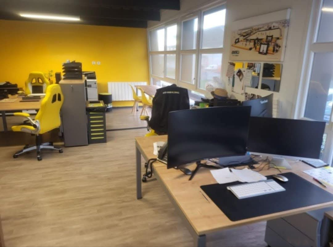 Photo Bureaux Calais 7 pièce(s) 740 m2 image 2/4